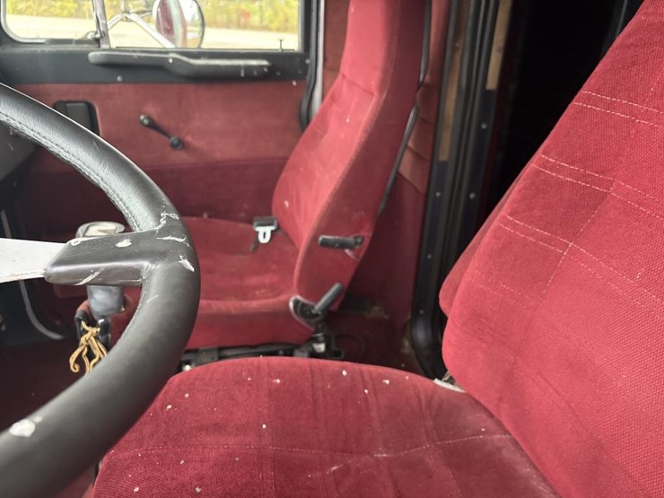 1988-peterbilt-377-image-38