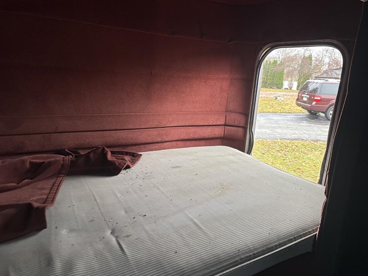 1988-peterbilt-377-image-40