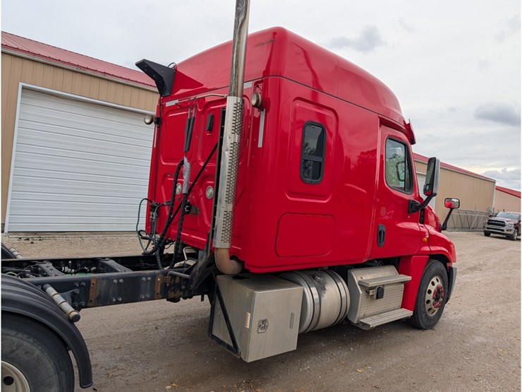 2019-freightliner-cascadia-125-image-5