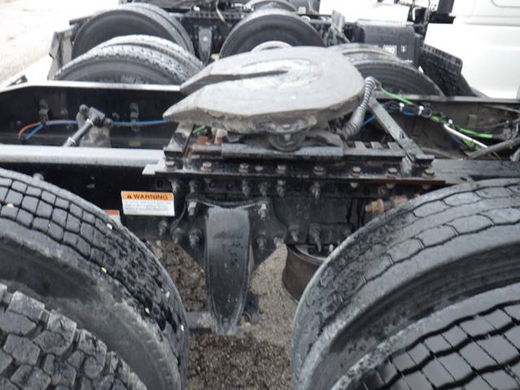 2019-freightliner-cascadia-126-image-11