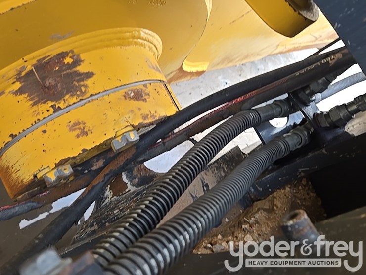 2019-deere-850l-lgp-image-43