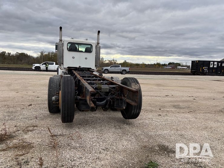 peterbilt-378-image-17