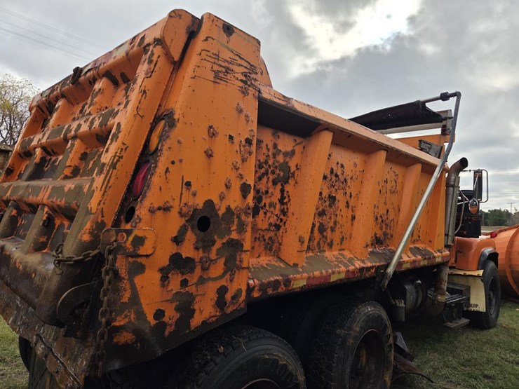 mack-rd690s-image-28