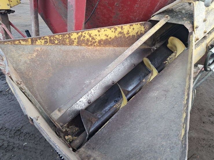 new-holland-355-image-9