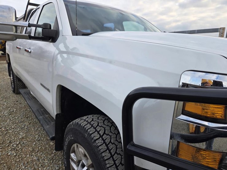 2015-chevrolet-silverado-2500hd-image-13