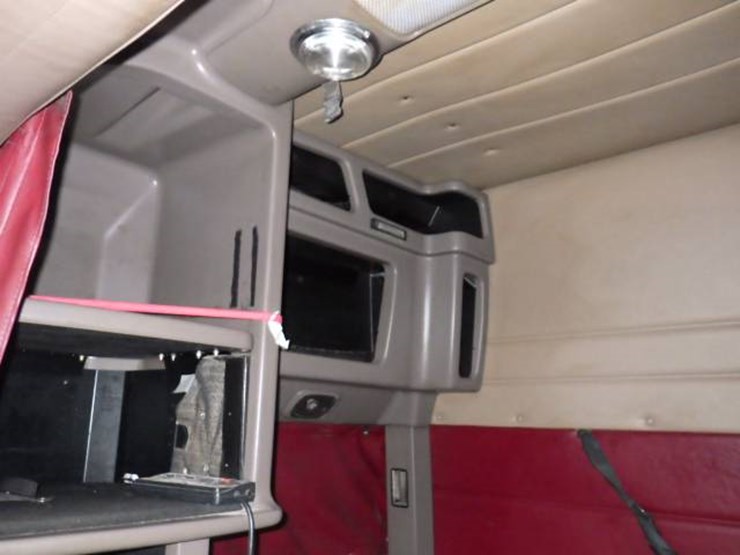 peterbilt-386-image-26