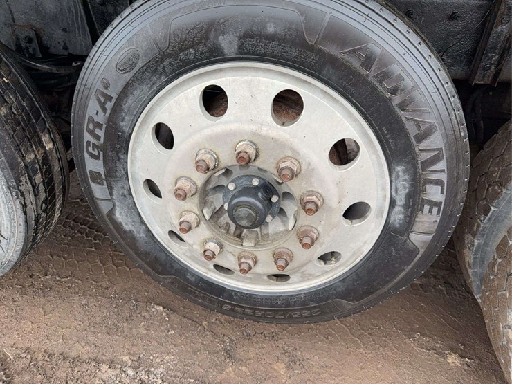 2010-kenworth-t800-image-9