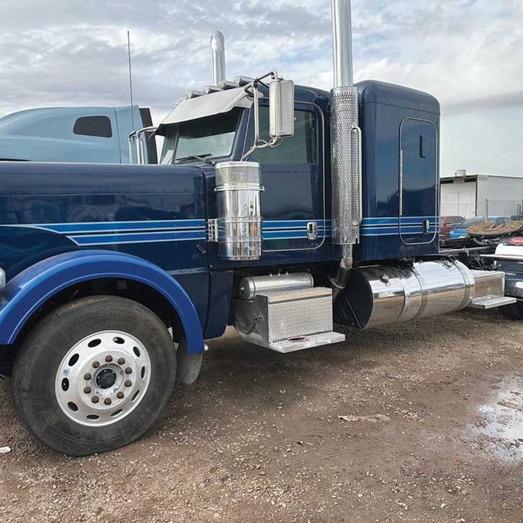 2022 PETERBILT 389