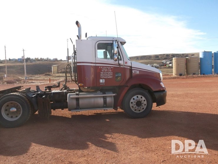 2007-freightliner-columbia-112-image-11