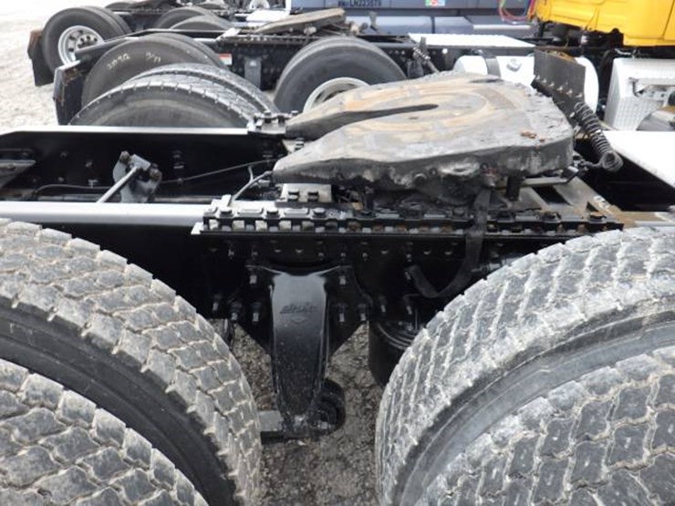 2020-freightliner-cascadia-126-image-4