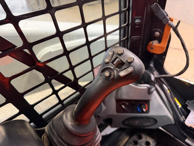 2021-bobcat-t770-image-28