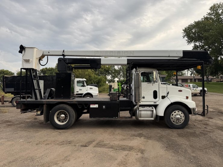 peterbilt-330-image-6