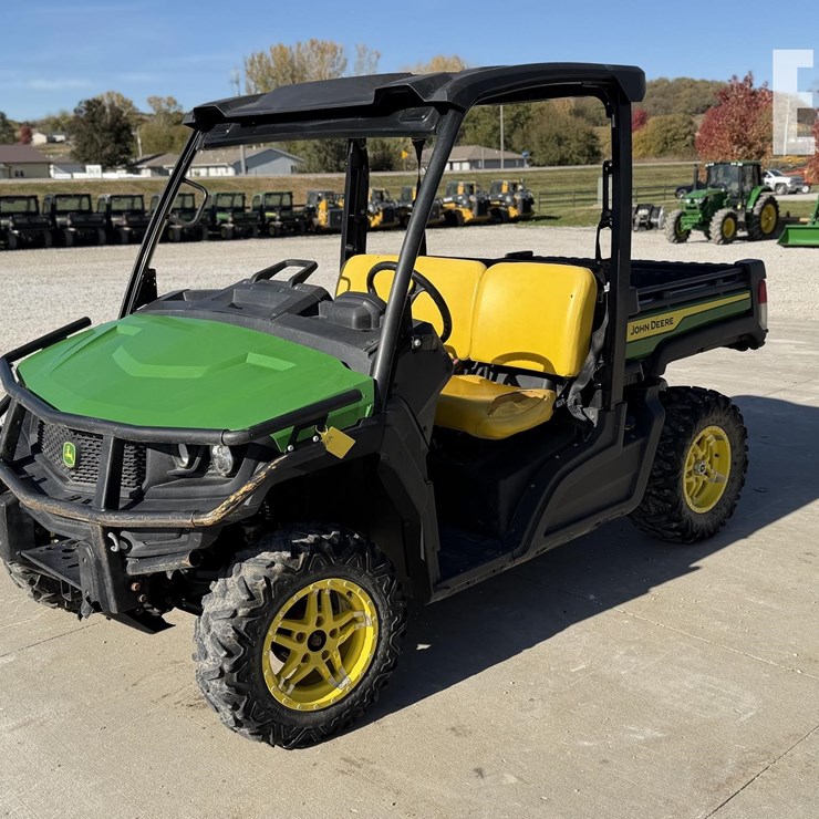 JOHN DEERE GATOR XUV 835M