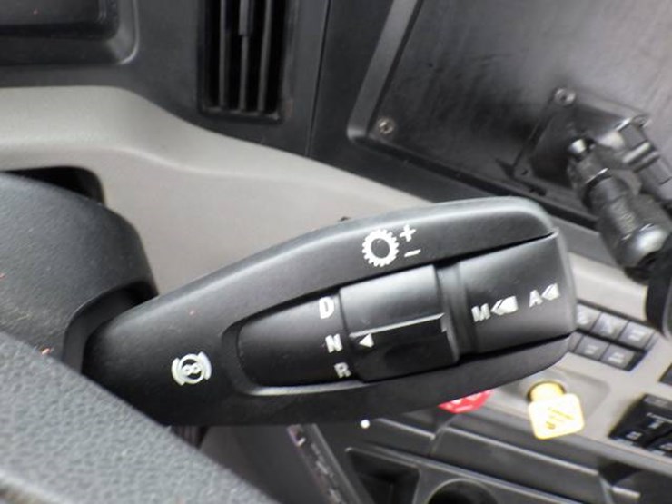 freightliner-cascadia-126-image-18