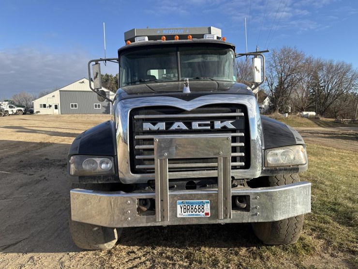 #1463-•-2007-mack-quad-axle-dump-truck-image-8