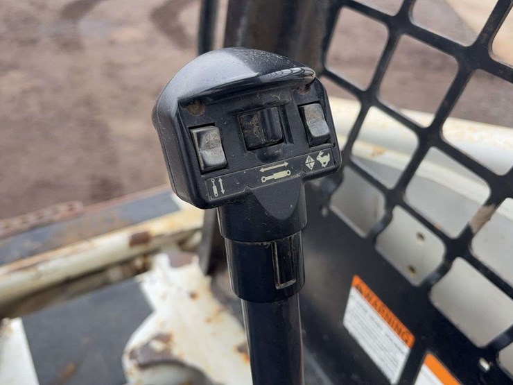 2007-bobcat-s130-image-23