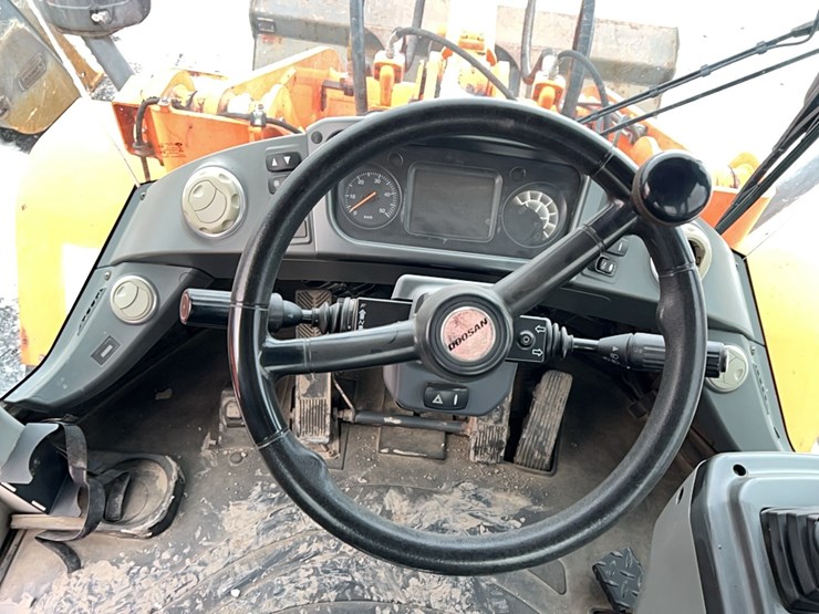 2015-doosan-dl200-3-image-26