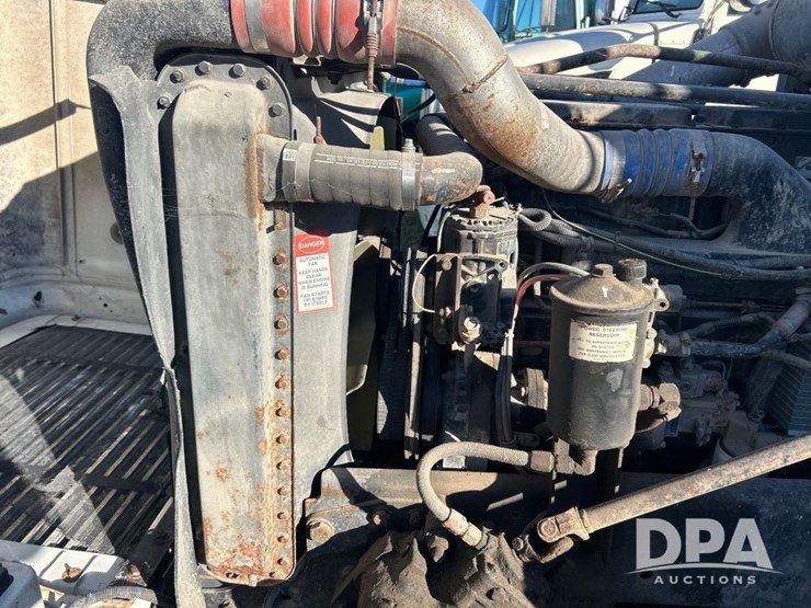 1996-freightliner-fld120-image-42