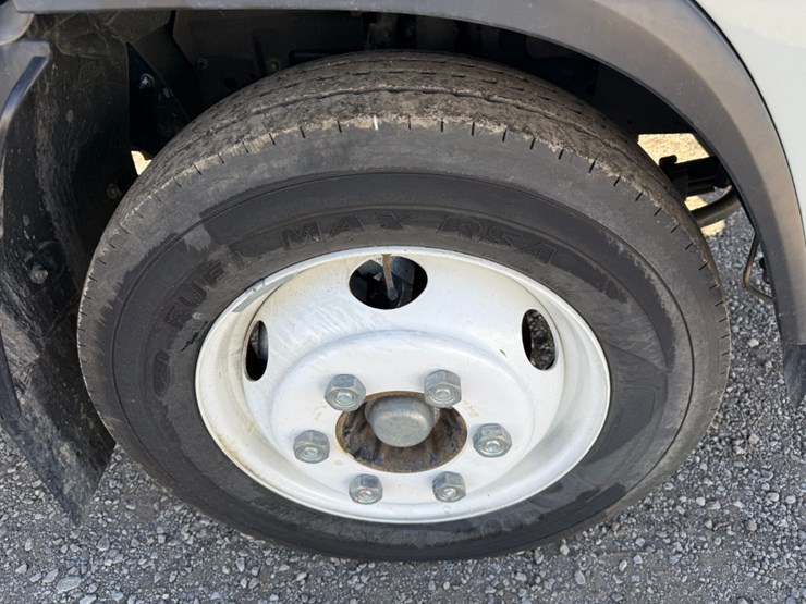 2024-isuzu-nrr-image-9