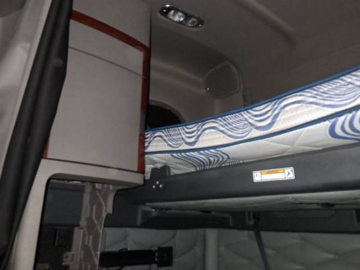 2019-freightliner-cascadia-125-image-29