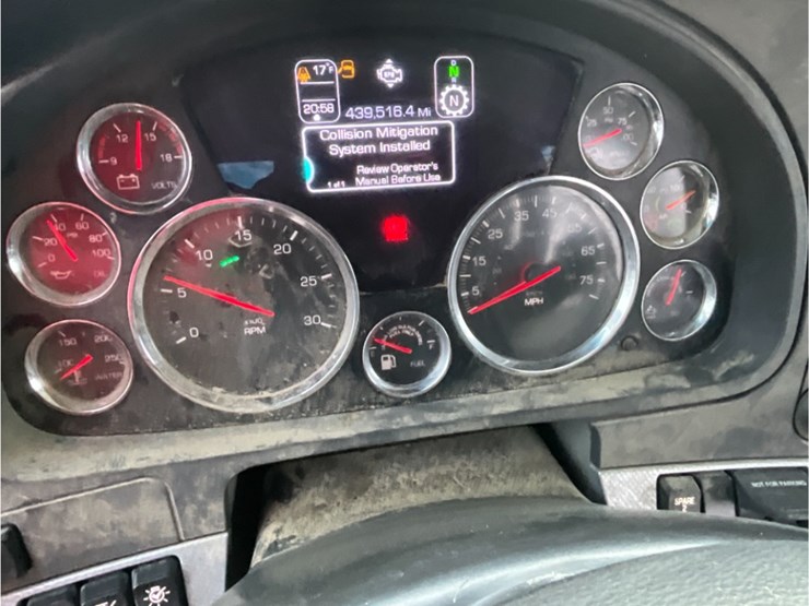 2020-kenworth-t880-image-19