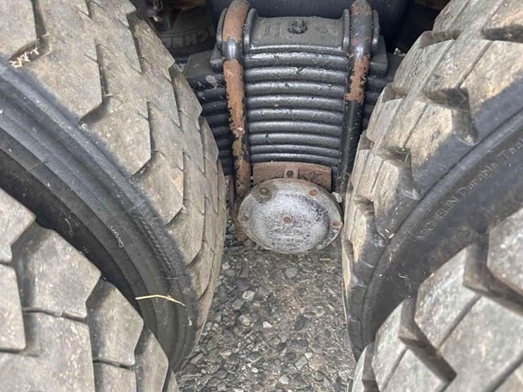 2017-mack-granite-gu713-image-12