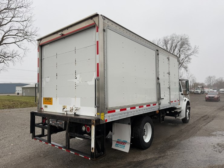 freightliner-m2-106-image-6