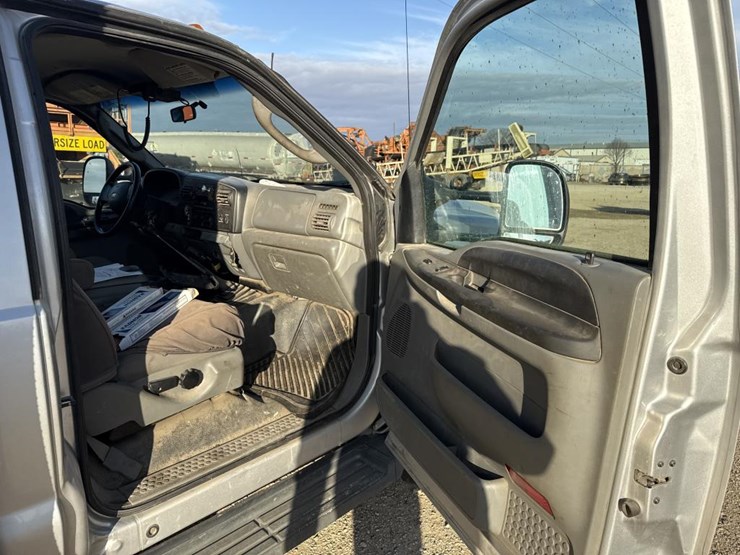 2006-ford-f550-image-65