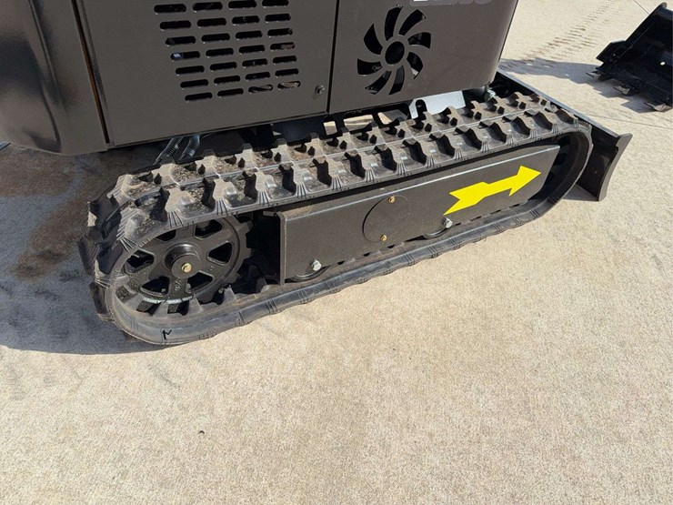 2025-miva-va13-mini-excavator-image-6