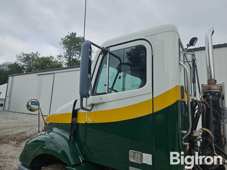 2009-freightliner-columbia-112-image-14