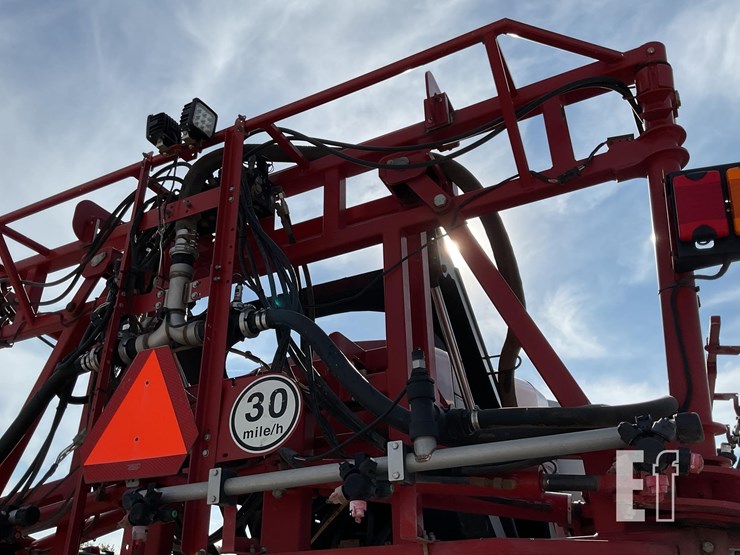 case-ih-patriot-3330-image-25