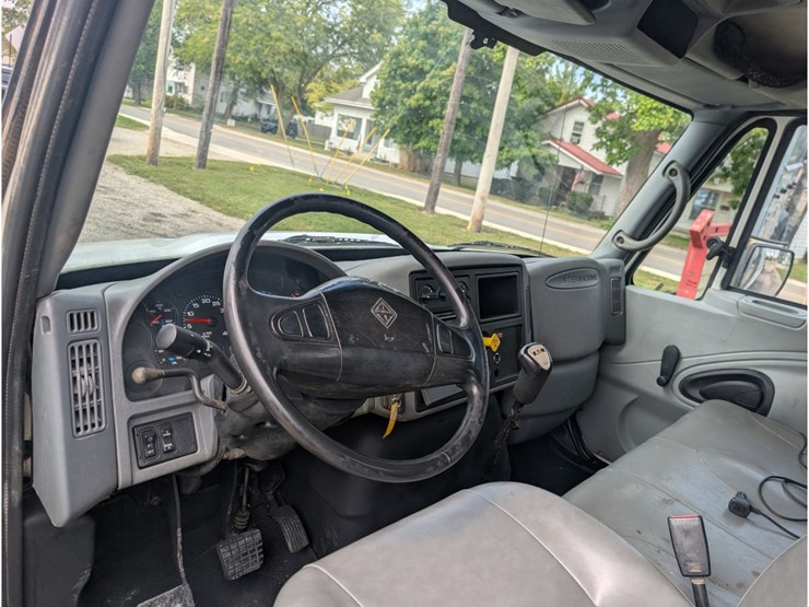 2005-international-durastar-4300-image-27