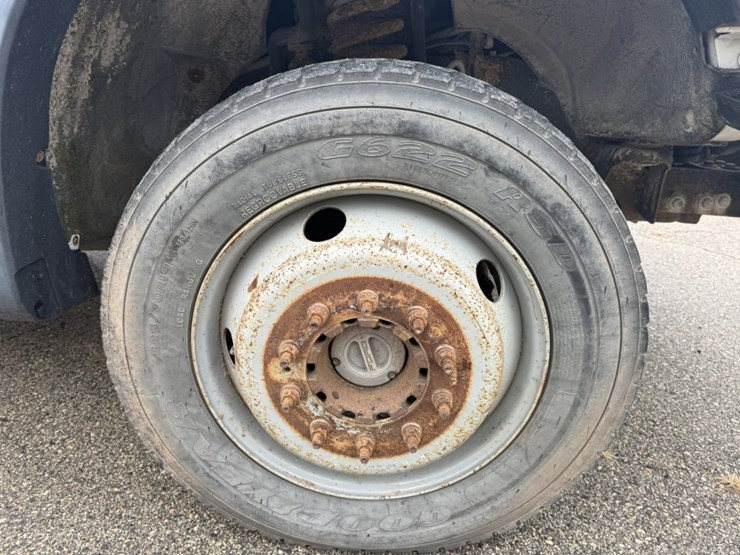 2011-ford-f550-image-44