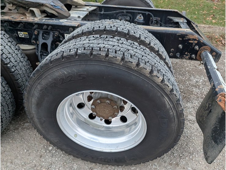 2020-kenworth-t880-image-10