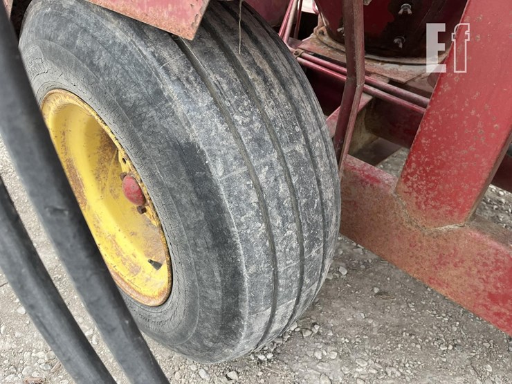 new-holland-354-image-22