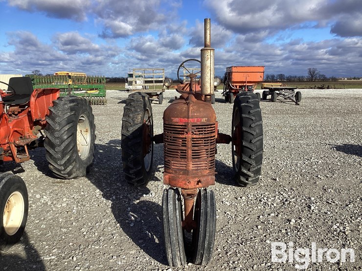 farmall-h-2wd-tractor-image-2