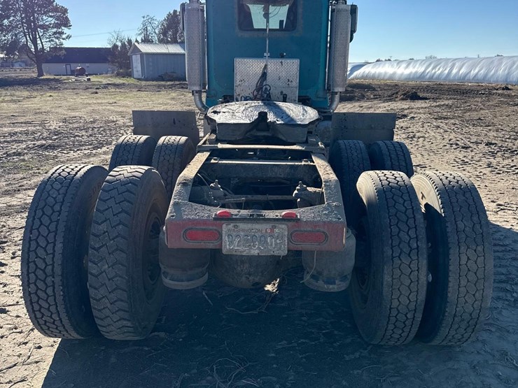 1996-peterbilt-379-image-4