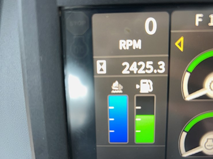 2023-deere-700l-image-25