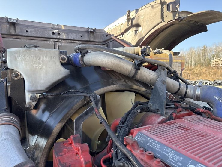 2012-peterbilt-389-image-24