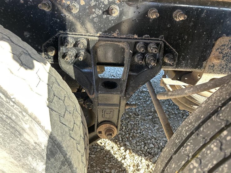 2017-international-hx615-image-36