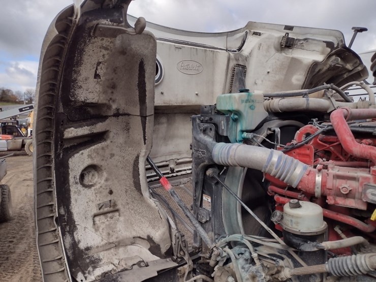 peterbilt-567-image-21