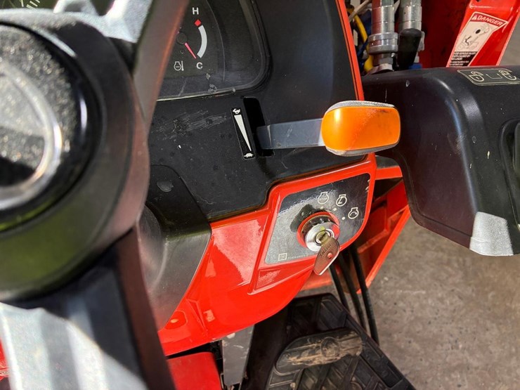 2022-kubota-l3902hst-image-25