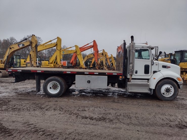 peterbilt-337-image-3