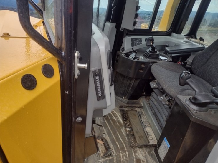 caterpillar-d6t-xl-image-15