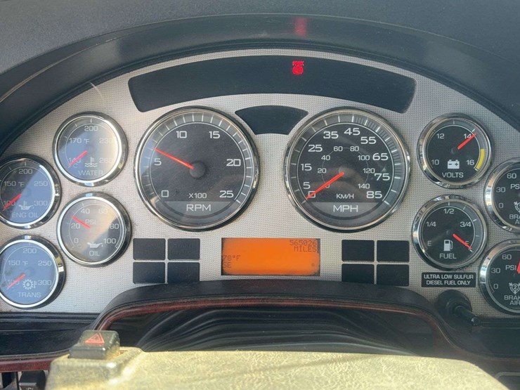 2010-international-lf517-lone-star-dump-truck-image-45