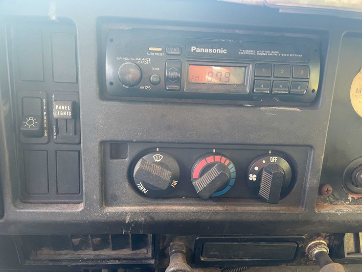 international-4900-image-92