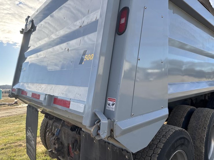 #1463-•-2007-mack-quad-axle-dump-truck-image-25