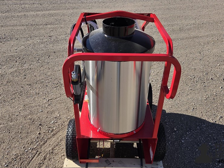 2025-magnum-4000-series-hot-water-pressure-washer-image-6