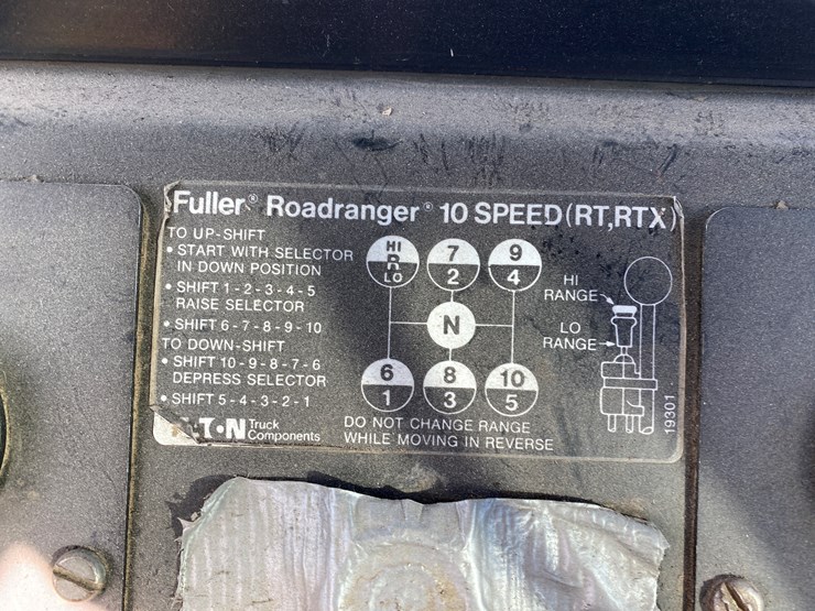 #1300-•-ag-gator-2004-injector-applicator-(colfax,-wi)-image-33