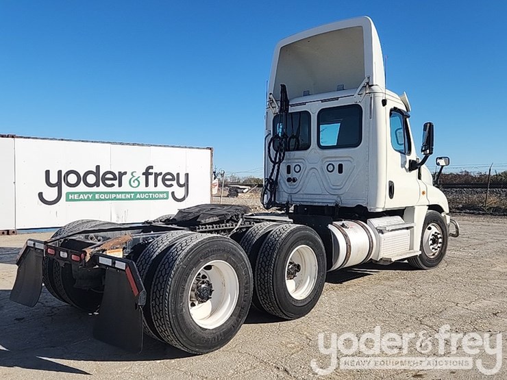 2018-freightliner-cascadia-125-image-5